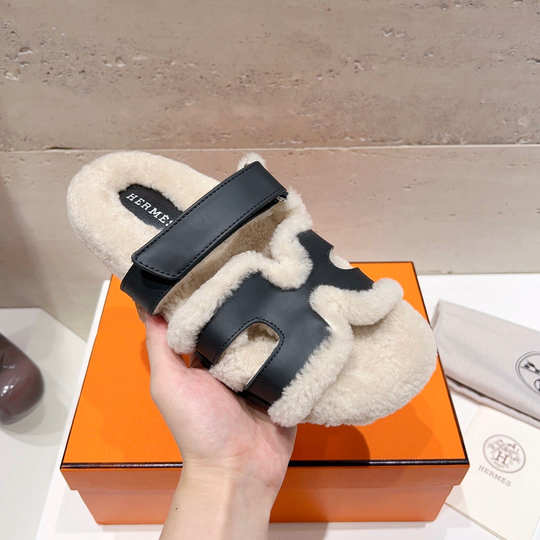 H Fur Strap Sandals